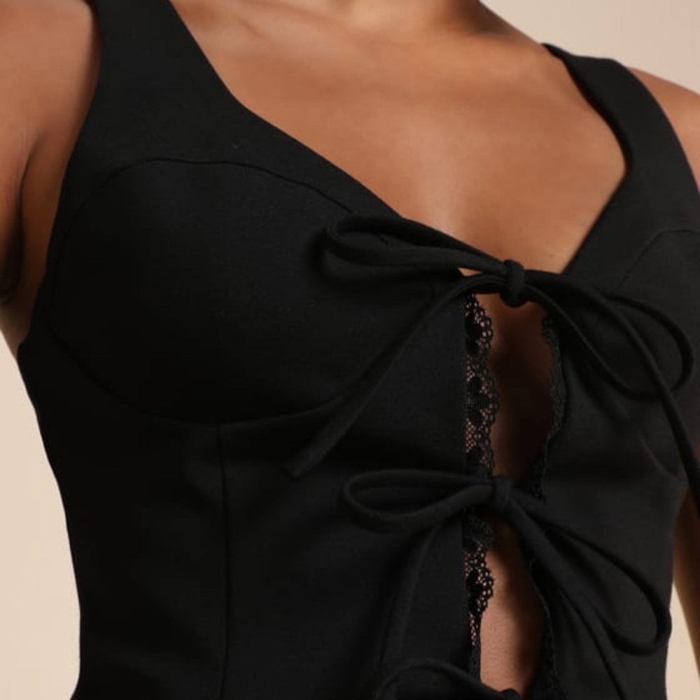 Lulu’s Sweetly Coy Black Sleeveless Lace Bustier Tie-Front Top Medium